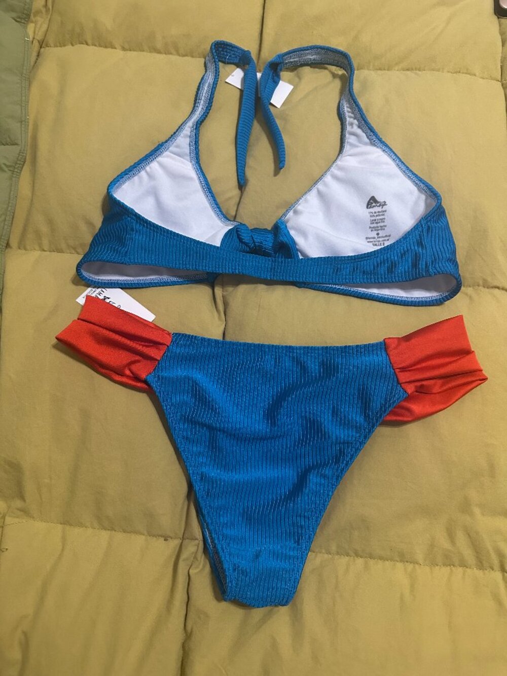 Bikinis T 2 Medium - Picture 2 of 9
